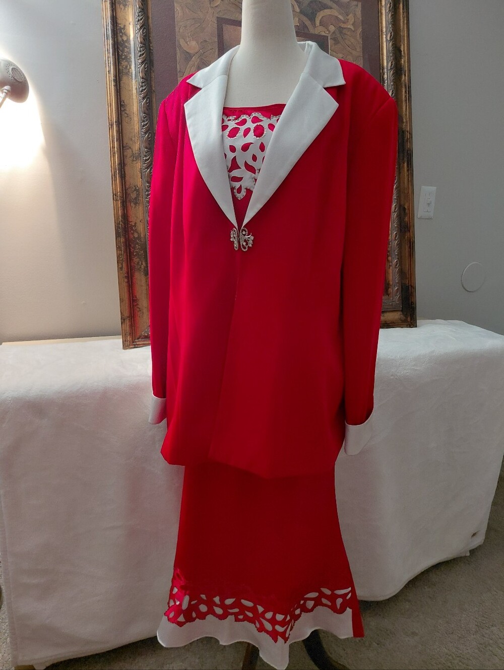 Ashro Elegant Red and White Satin Women's Three Piece Shirt Suit Size 18